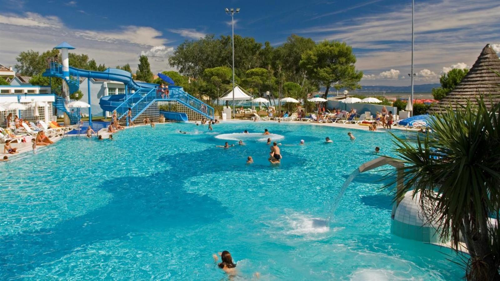 Sunny Home, Appartamento In Centro E Vicino Alla Spiaggia Градо Экстерьер фото