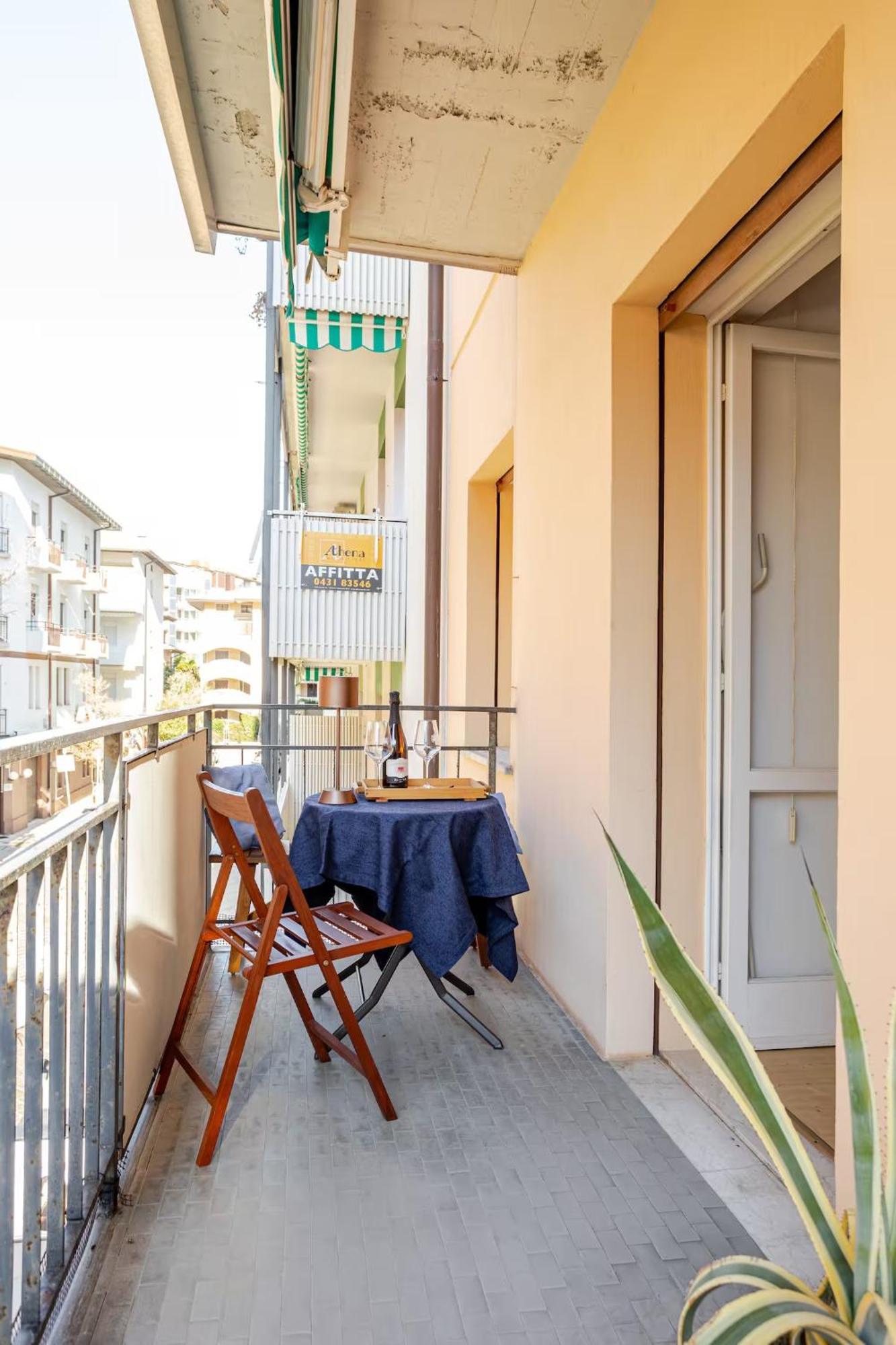 Sunny Home, Appartamento In Centro E Vicino Alla Spiaggia Градо Экстерьер фото