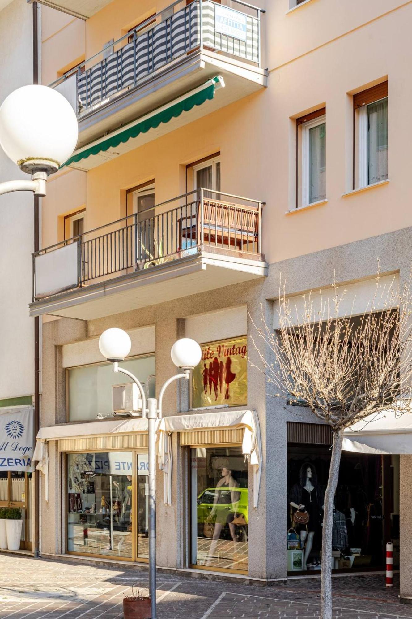 Sunny Home, Appartamento In Centro E Vicino Alla Spiaggia Градо Экстерьер фото