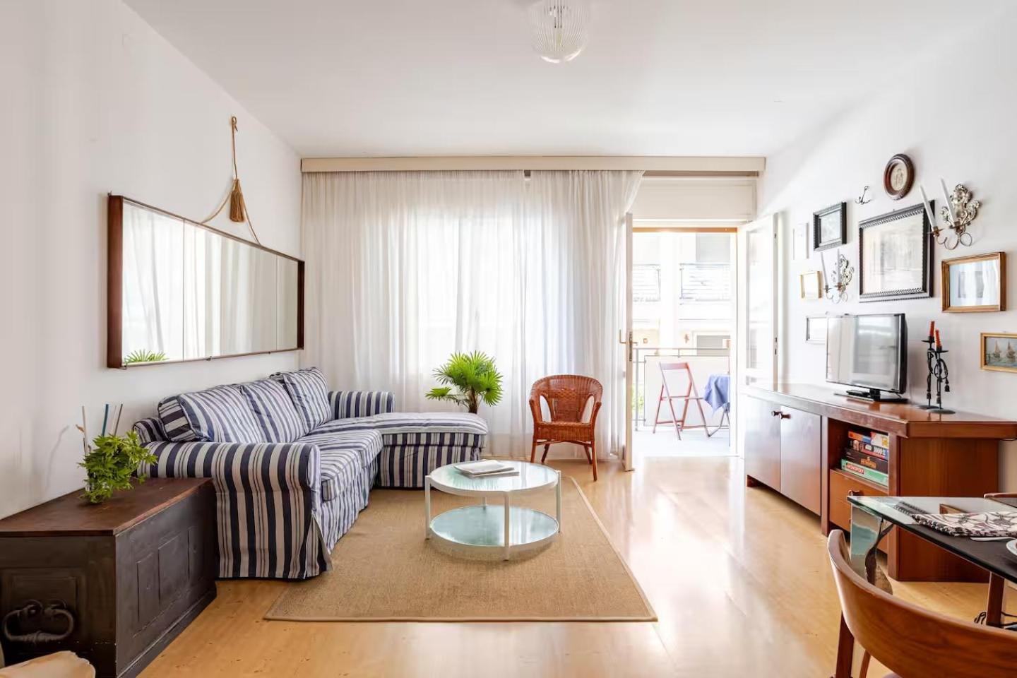 Sunny Home, Appartamento In Centro E Vicino Alla Spiaggia Градо Экстерьер фото